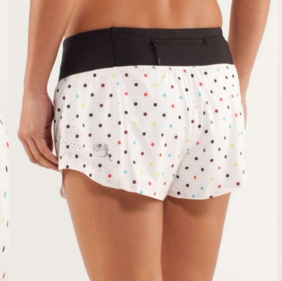 Lululemon Run: Light As Air Short Seawheeze - Wheezy Dot Multi / Black size 6